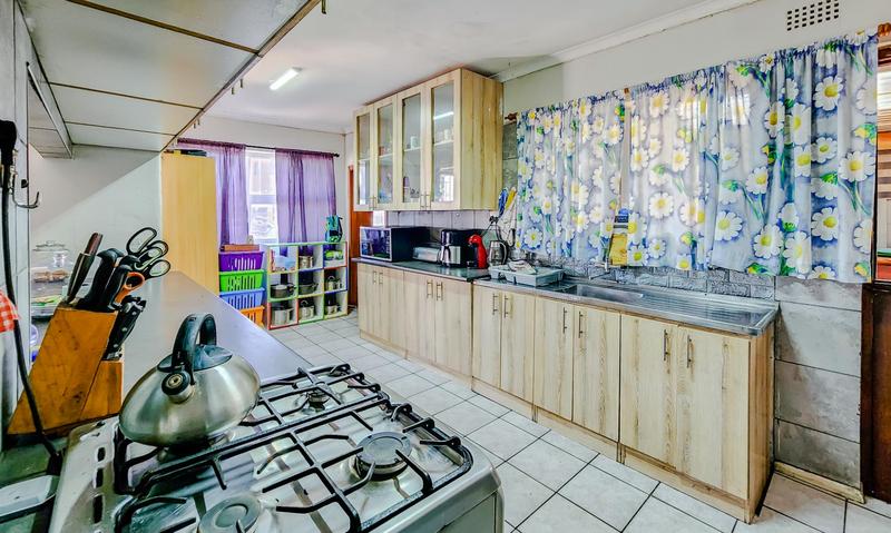 4 Bedroom Property for Sale in Peerless Park North Western Cape